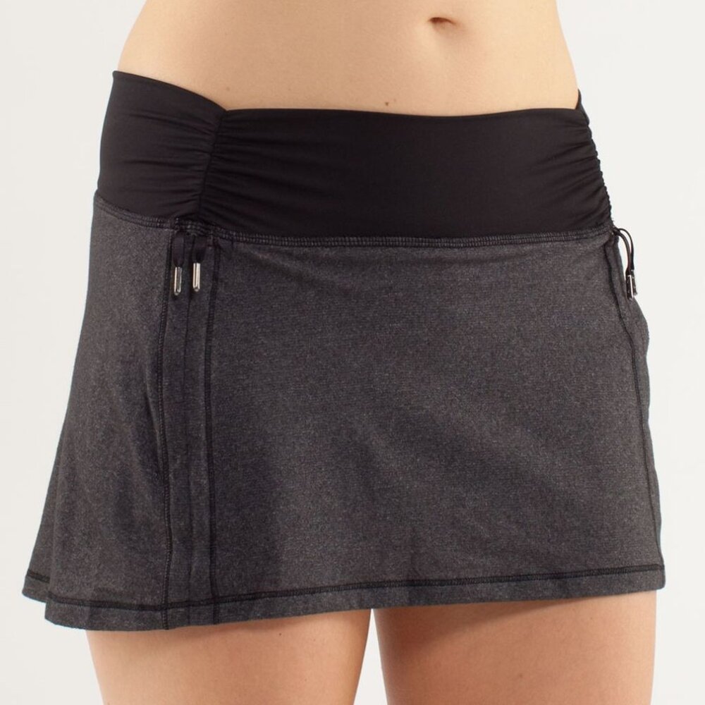 Lululemon Gray Black Hot N’ Sweaty Athletic Skirt Hot Yoga Size 6